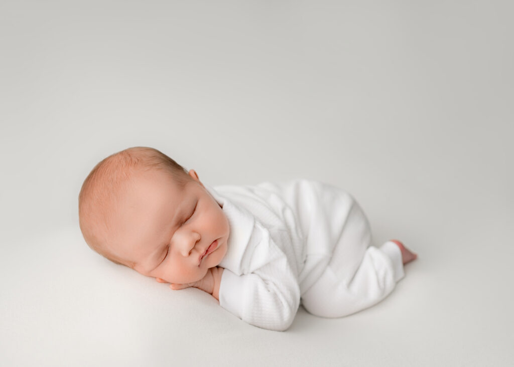 light-and-bright-newborn-photography