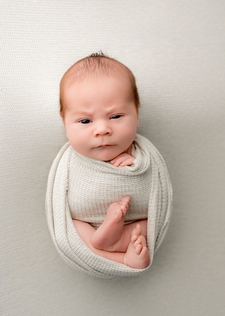 minimalist-newborn-photography