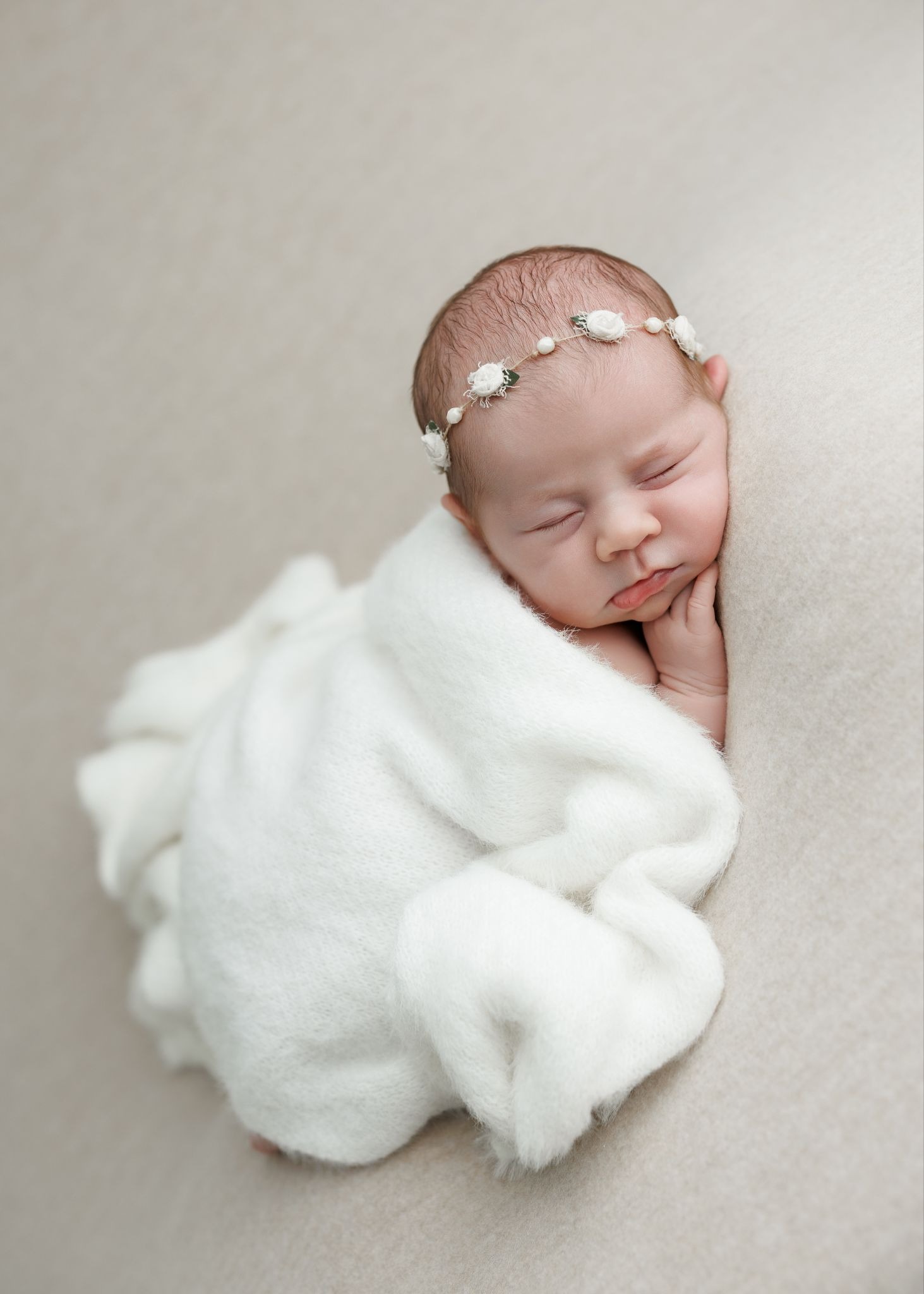 Minimalist Newborn Photographer